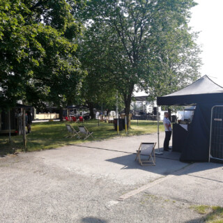 Tämä näkymä avautui, kun vihdoin löysin nämä drinkkikojut. Klo 16 maissa oli vielä varsin hiljaista.