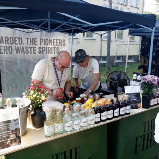 The Firm toi esille "ylijäämistä" valmistettuja tai niillä maustettuja viinoja. Banaaninkuorella maustetusta rommista sain ilmaisen maistiaisen ja se oli varsin juotavaa sellaisenaankin.