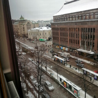Vanha Ylioppilastalo hotellihuoneen ikkunasta
