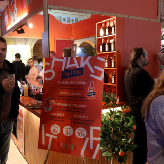 Cointreaun ständi oli suuri. Nautin täällä Margaritan ja se oli hyvä (Espolon blanco)