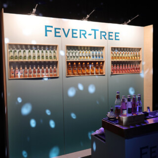 Fever-Treen ständi näkyi kauas